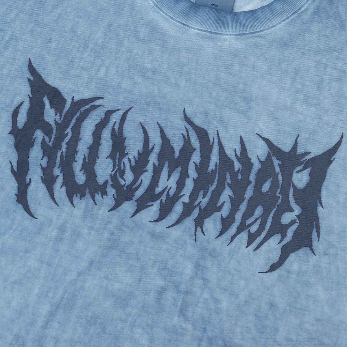 필루미네이트(FILLUMINATE) 고스 로고 피그먼트 티셔츠-블루