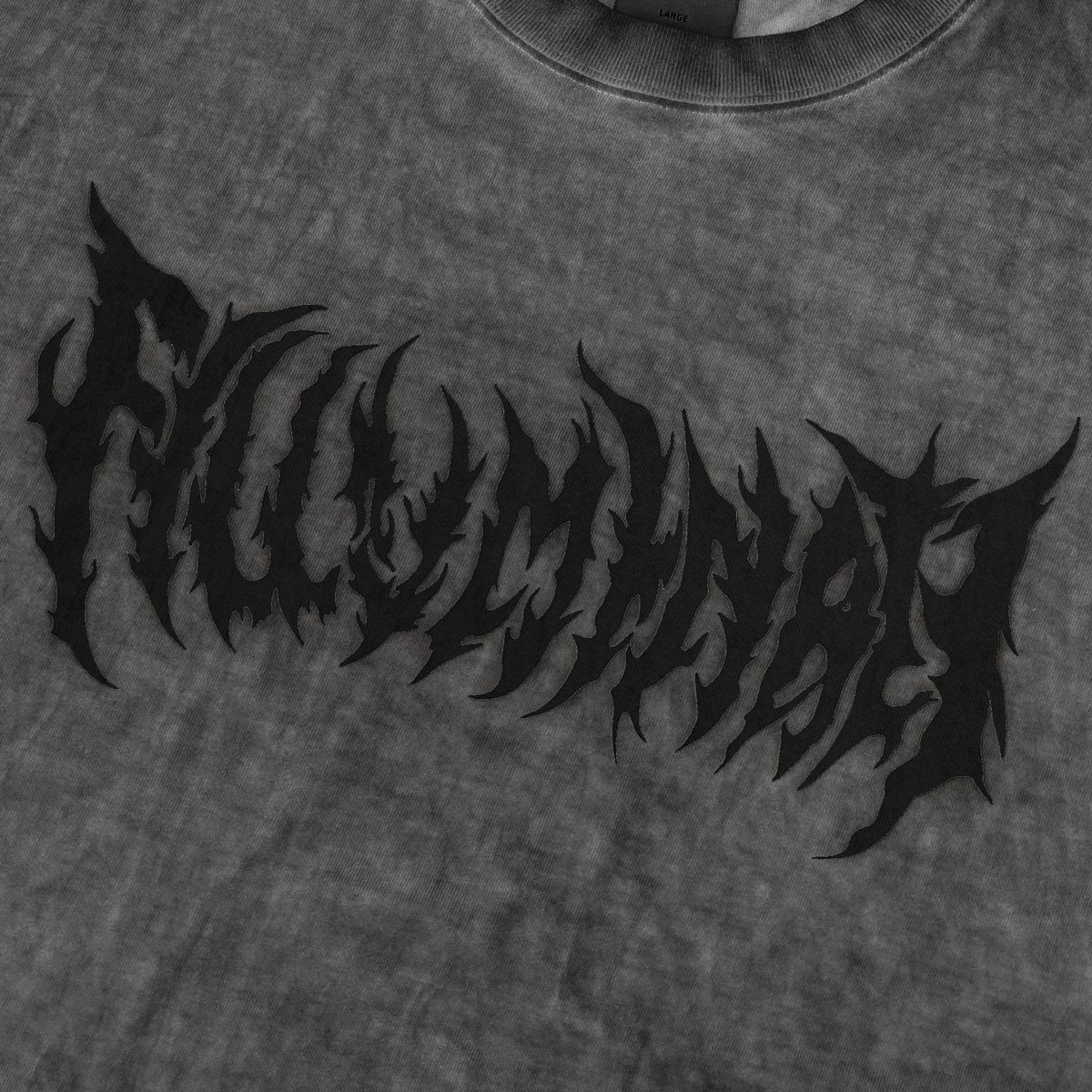 필루미네이트(FILLUMINATE) 고스 로고 피그먼트 티셔츠-차콜