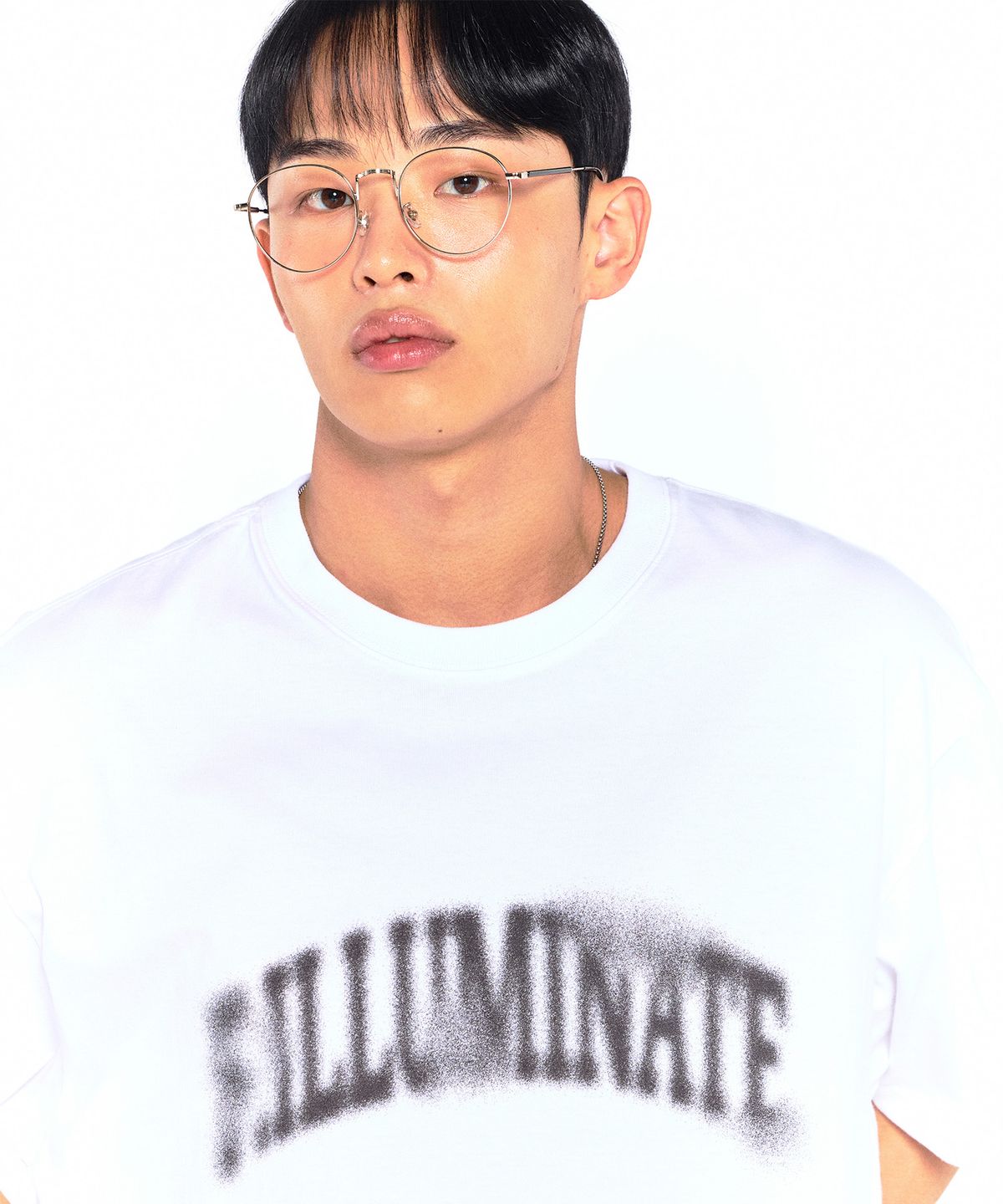 필루미네이트(FILLUMINATE) DTP 아치 블러 라운드 티셔츠-화이트
