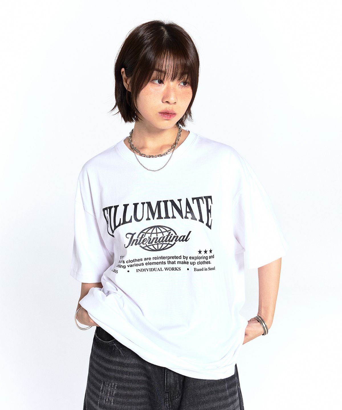 필루미네이트(FILLUMINATE) 인터네셔널 라운드 티셔츠-화이트