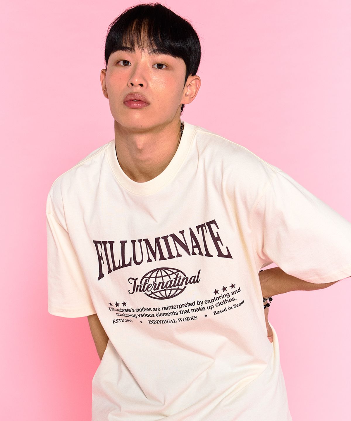 필루미네이트(FILLUMINATE) 인터네셔널 라운드 티셔츠-크림