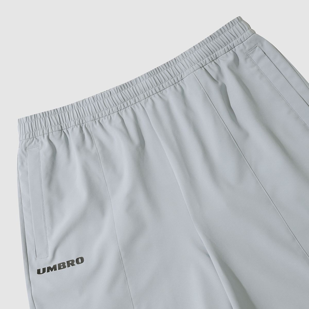 엄브로(UMBRO) 아이스우븐 쿨링 그래픽 4부 반바지 차콜 그레이(UP321CHP71)