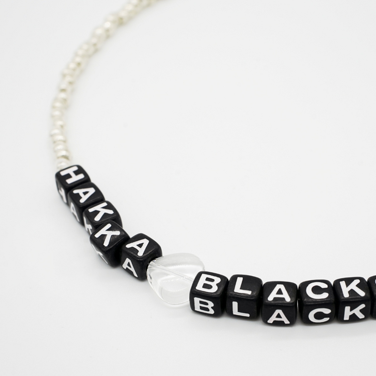 하카블랙스(HAKKABLACKS) Black Initial Heart Bead Necklace