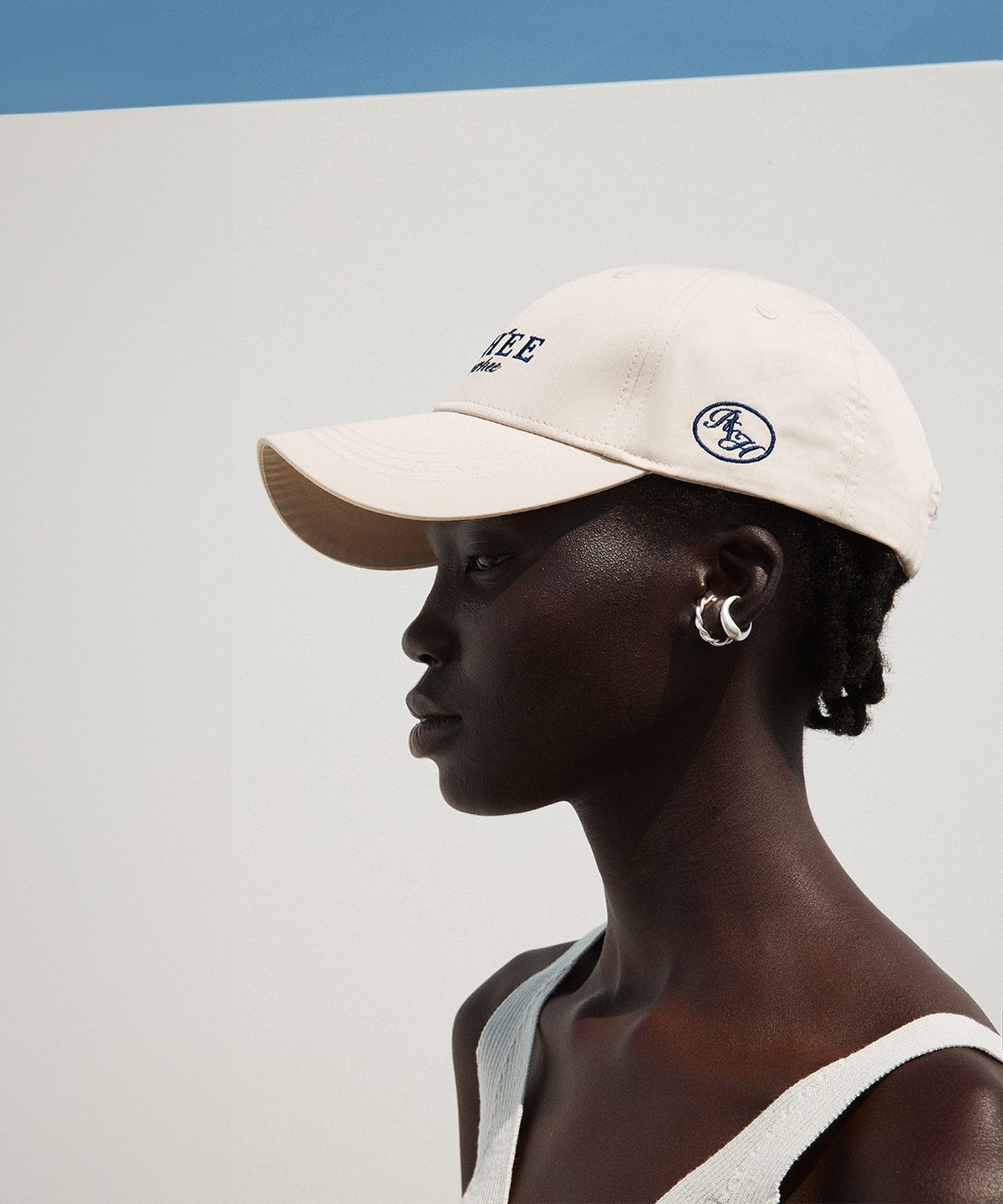 리이(RE RHEE) LOGO EMBROIDERED COTTON BALL CAP BEIGE