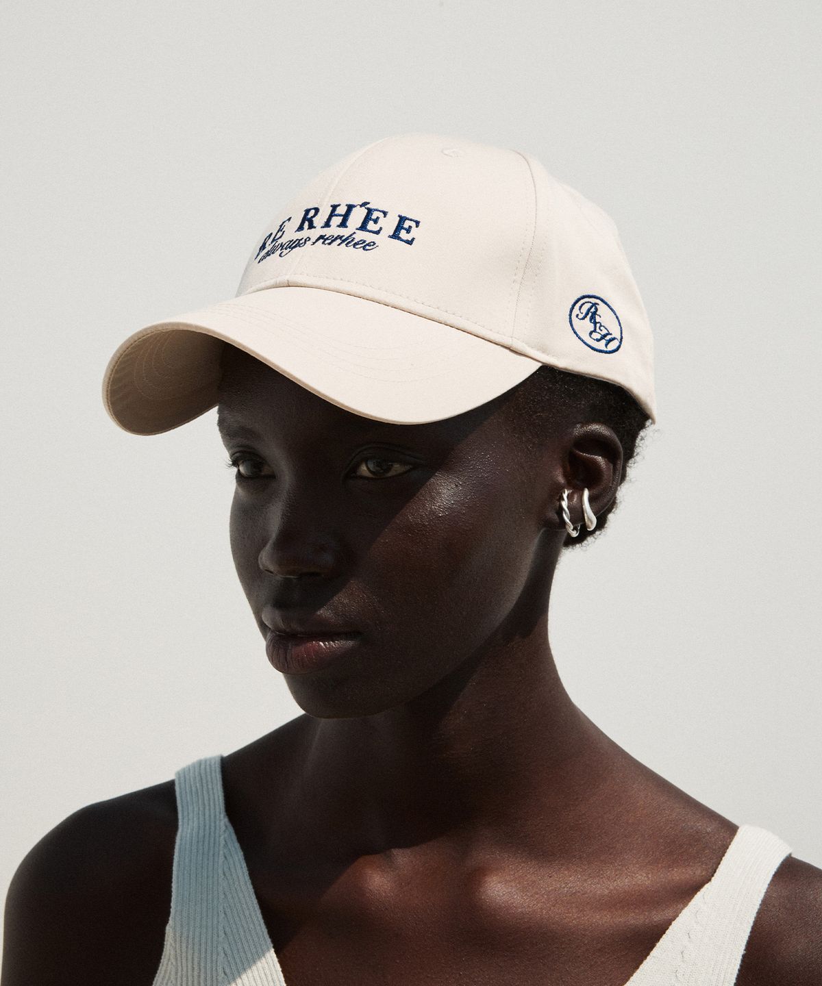 리이(RE RHEE) LOGO EMBROIDERED COTTON BALL CAP BEIGE