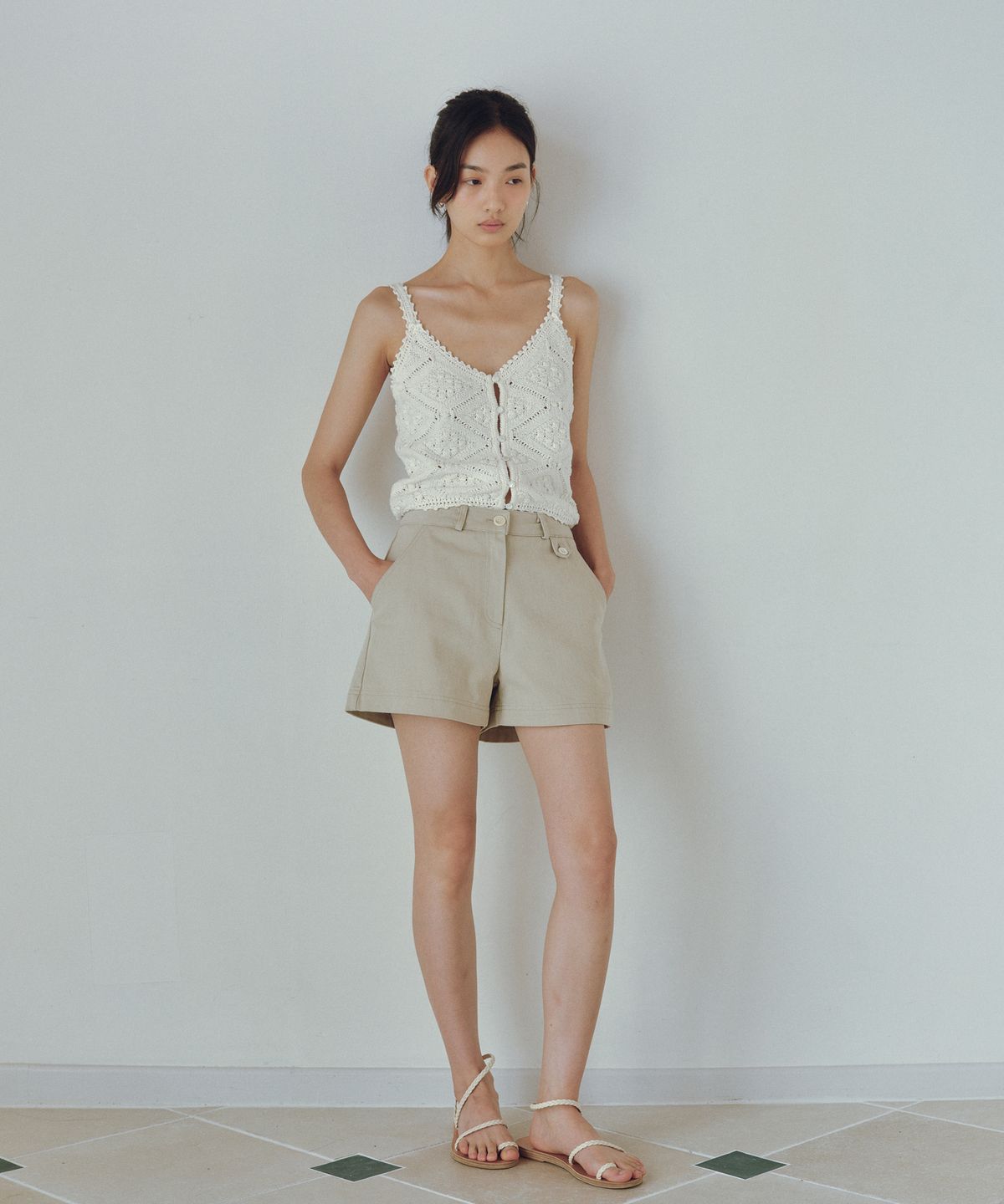 유라고(URAGO) Crochet button sleeveless knit
