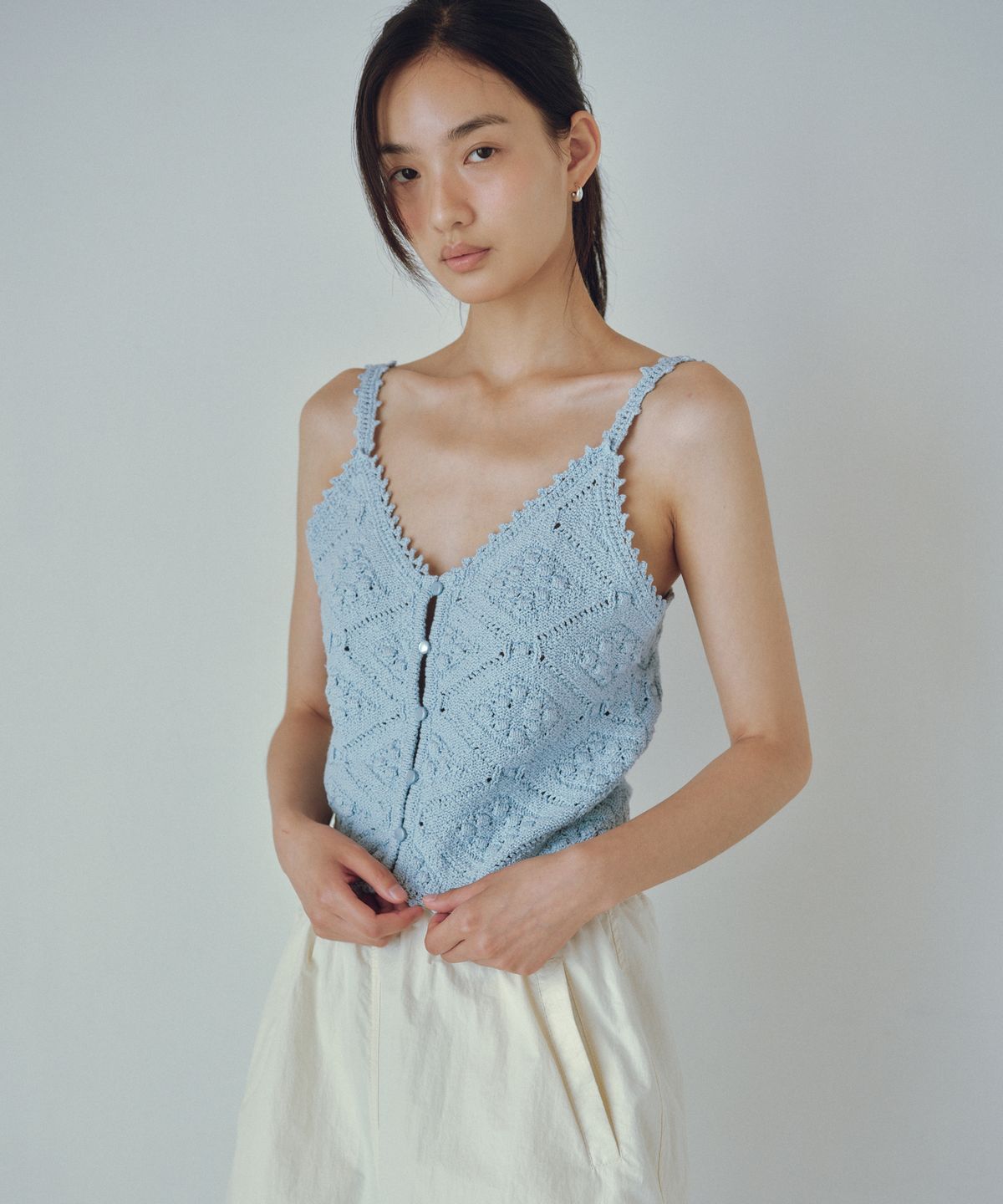 유라고(URAGO) Crochet button sleeveless knit