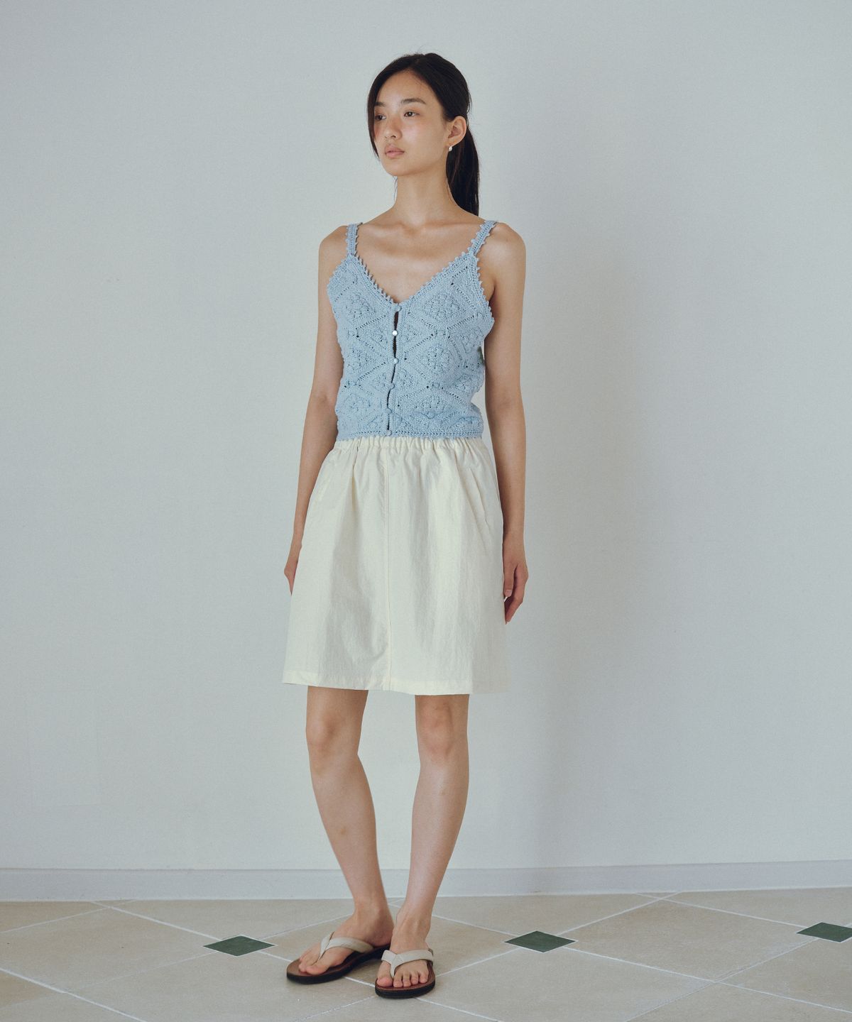 유라고(URAGO) Crochet button sleeveless knit