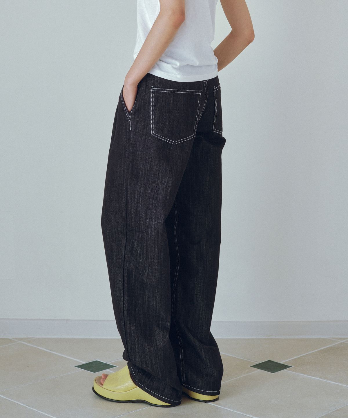 유라고(URAGO) Stitch raw wide denim