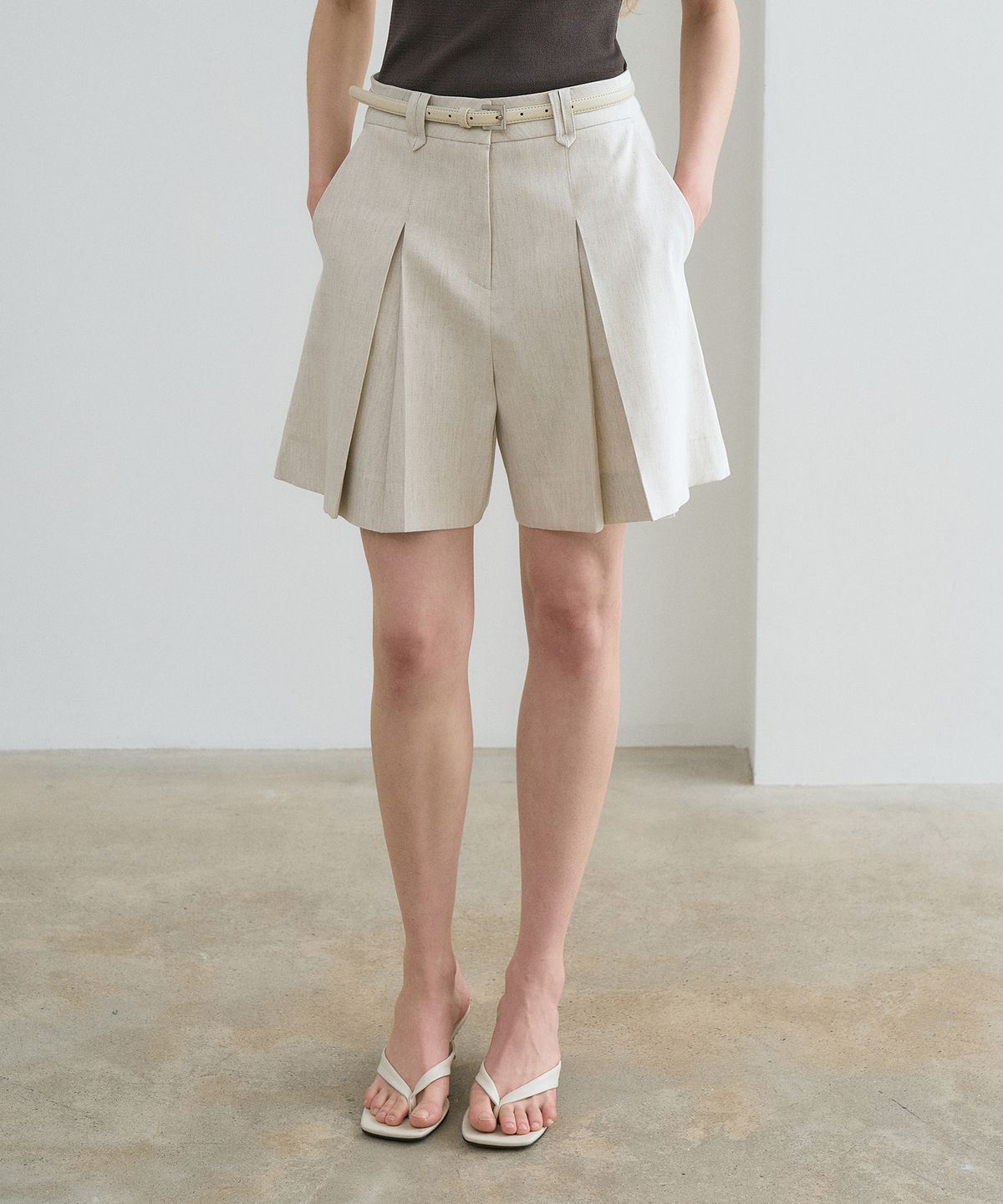 르네제이(RENEJ) Pleated Wide Half Pants