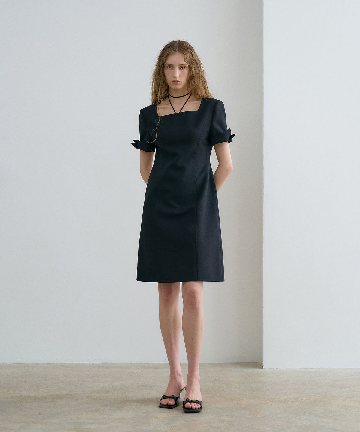 르네제이(RENEJ) Square Neck Mini Dress