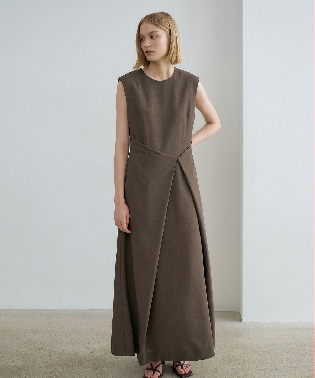 르네제이(RENEJ) Sleeveless Pleats Long Dress