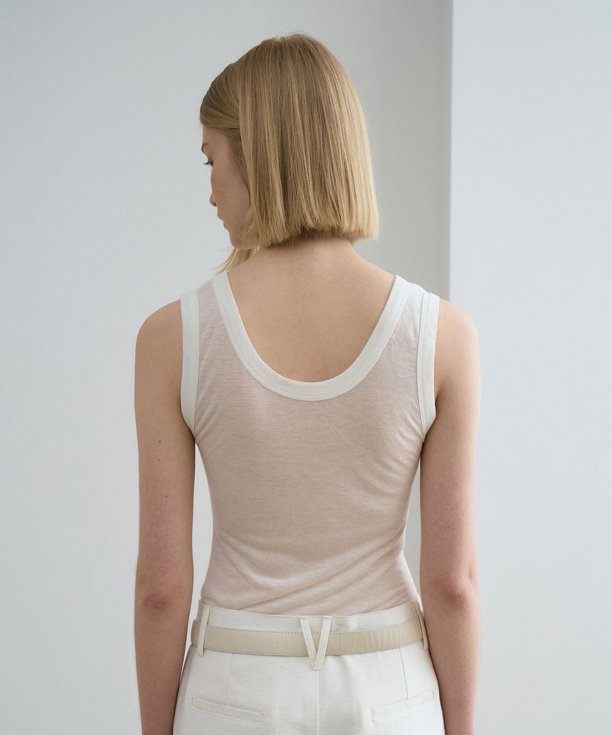 르네제이(RENEJ) See-through U neck Sleeveless