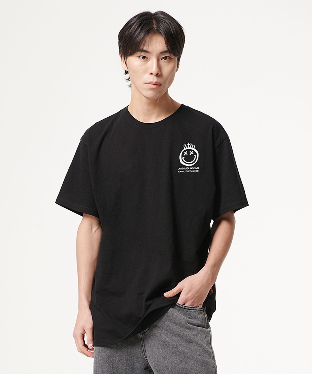 아티스트웨어(ARTISTWEAR) [ATW] 스마일리 반팔티