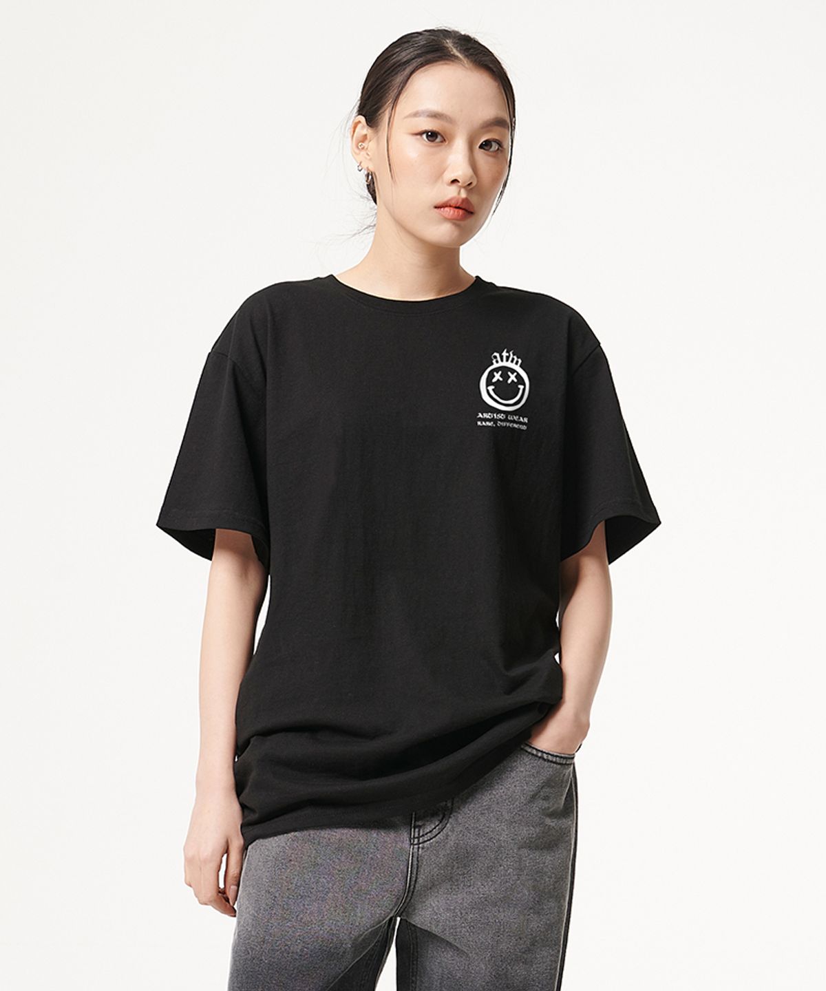 아티스트웨어(ARTISTWEAR) [ATW] 스마일리 반팔티