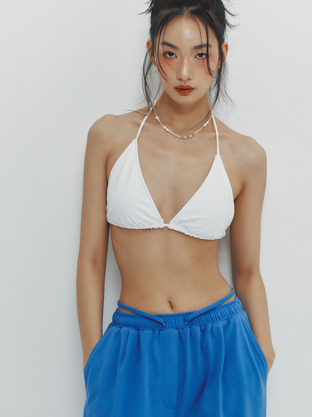 민더리(MEENDERI) SLIT STRING JOGGER PANTS - BLUE