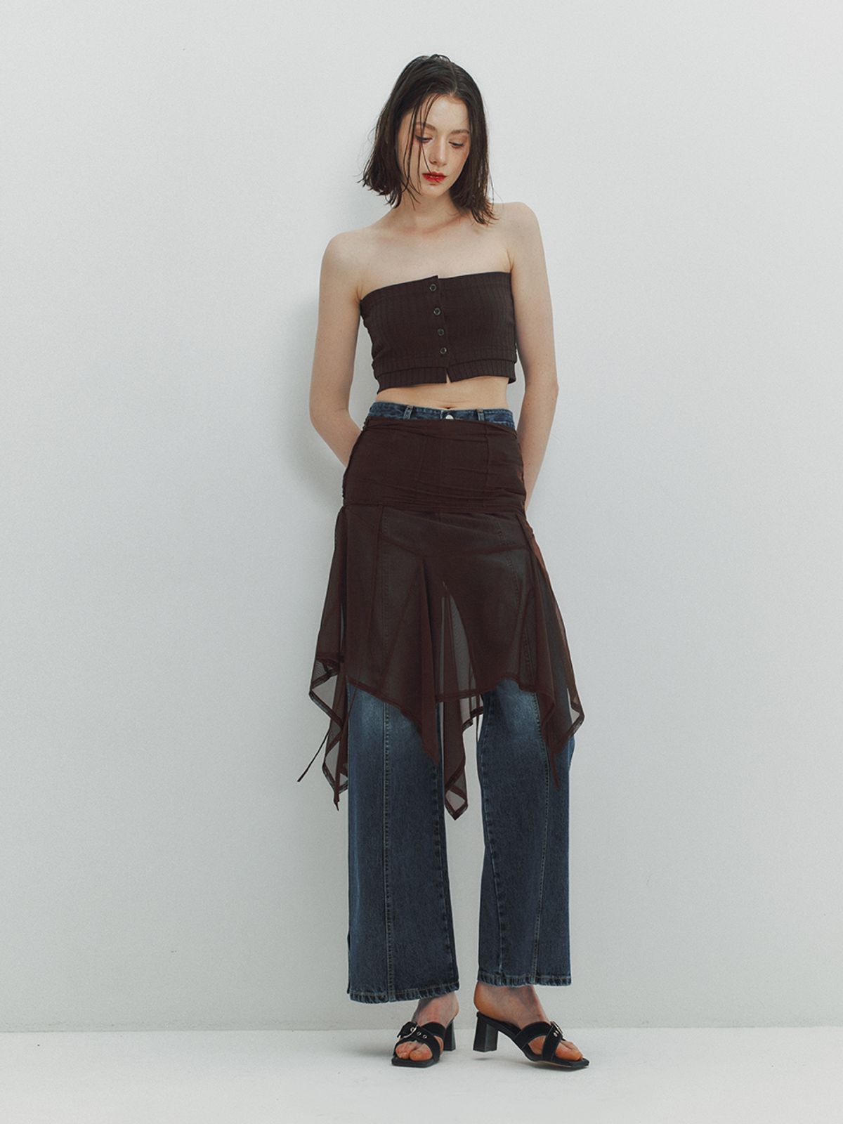 민더리(MEENDERI) RIBBED BUTTON TUBE TOP - BROWN