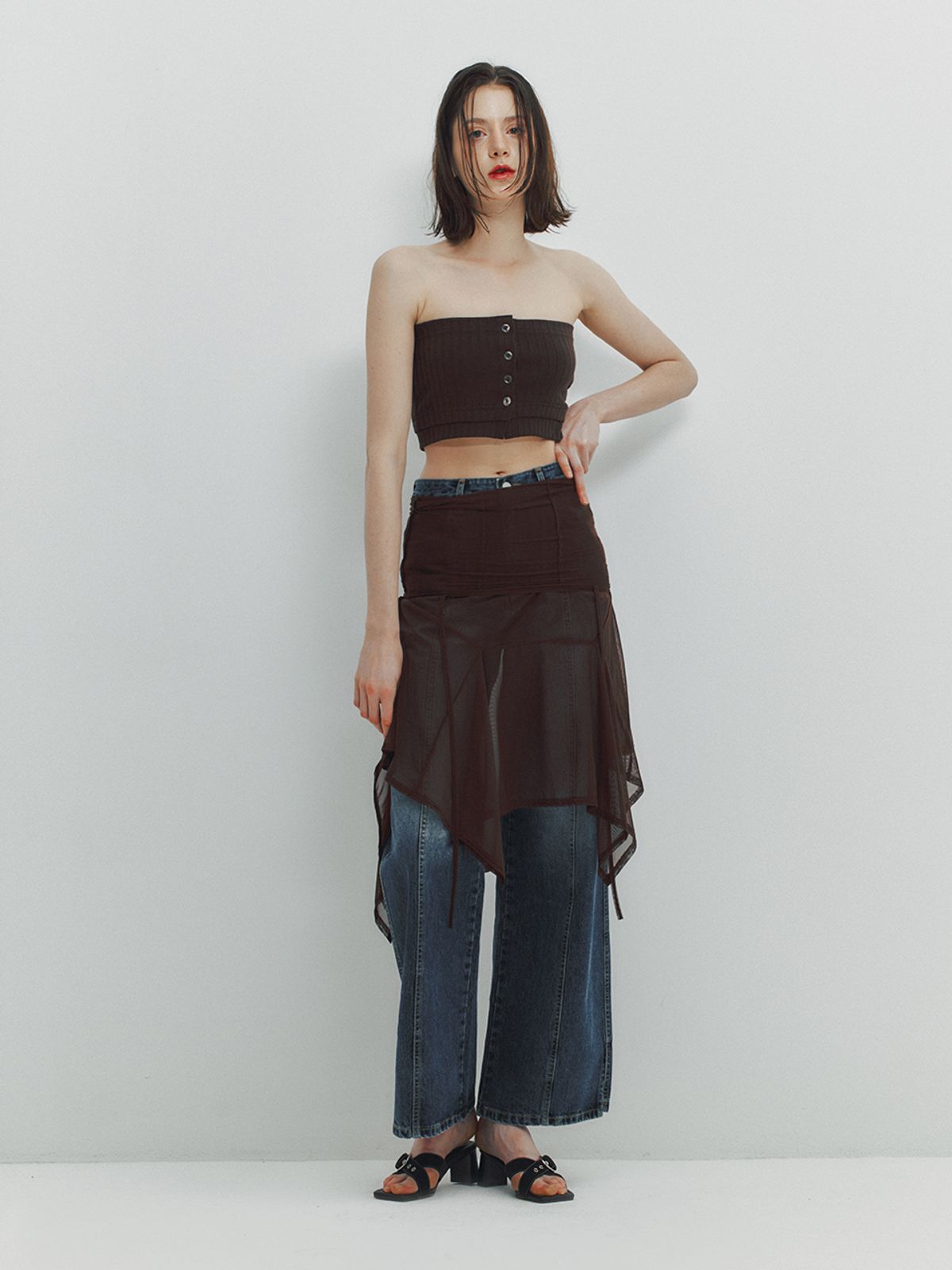 민더리(MEENDERI) RIBBED BUTTON TUBE TOP - BROWN
