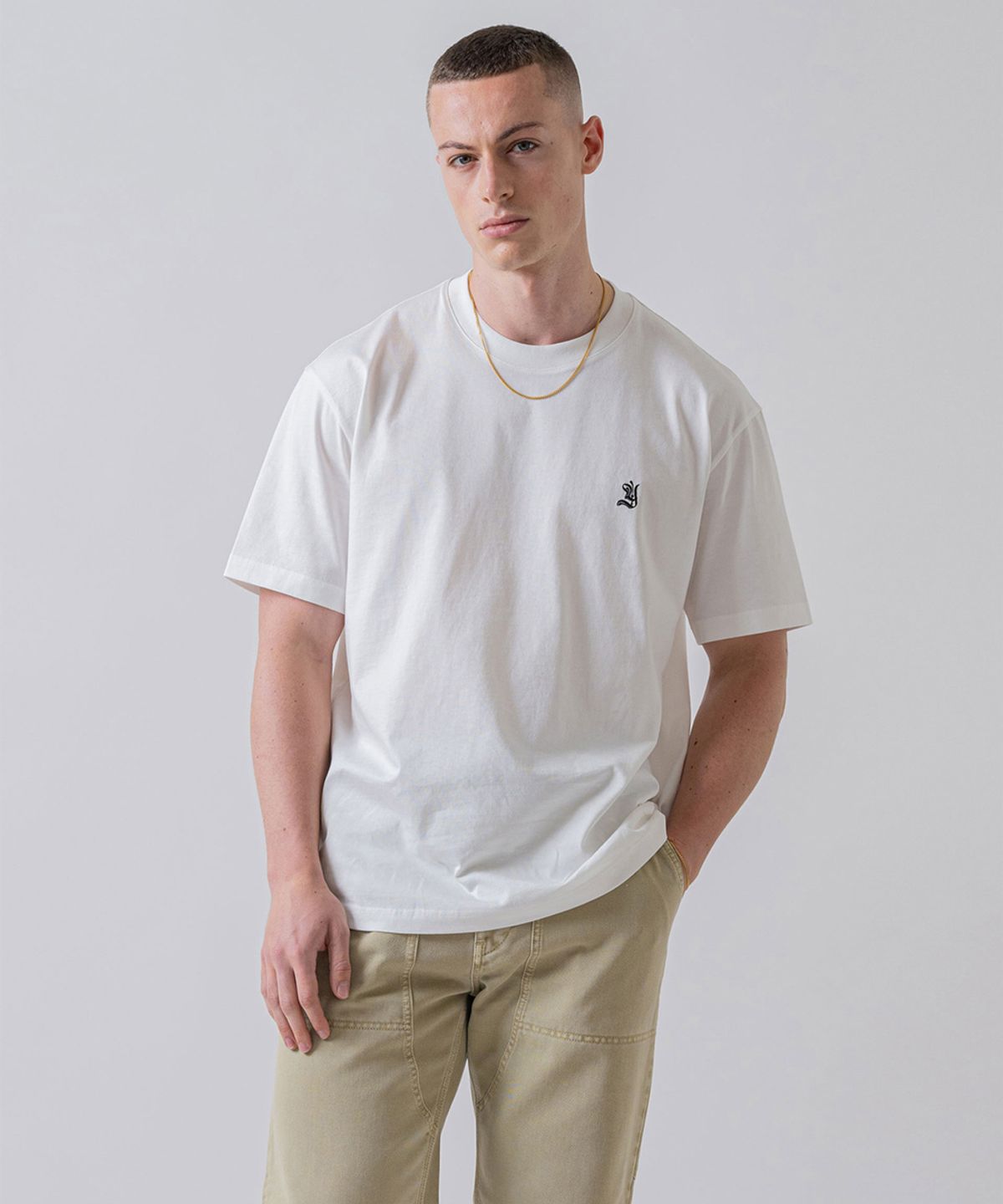 야이치(YAITCH) Embroidered Initial Tee - White