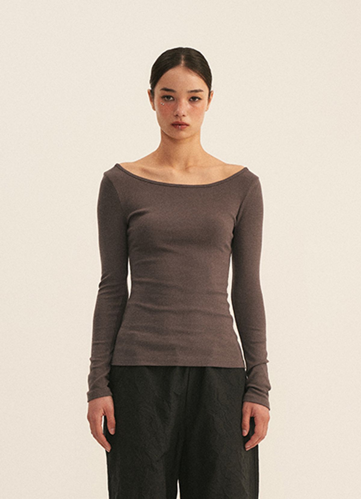 엠티오티(MTOT) Boat neck T-shirt (Charcoal)