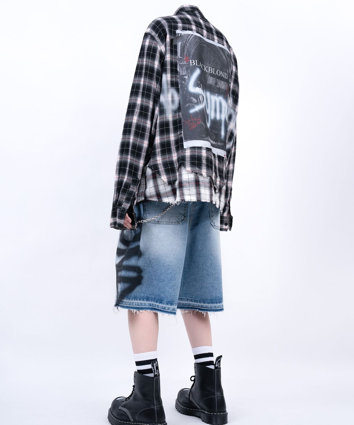 블랙블론드(BLACKBLOND) 비비디 사이드 스프레이드 커스텀 데님 반바지 (블루)