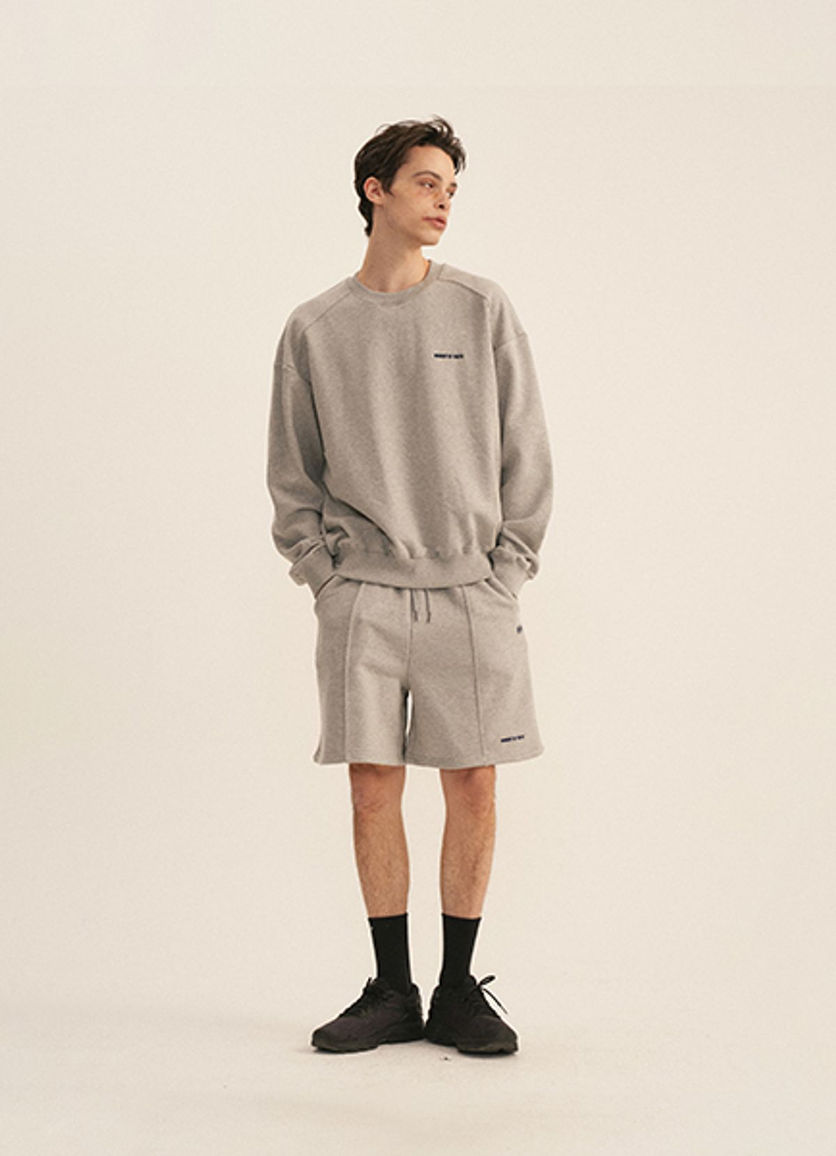 엠티오티(MTOT) Logo Essential sweatshirt (Grey)