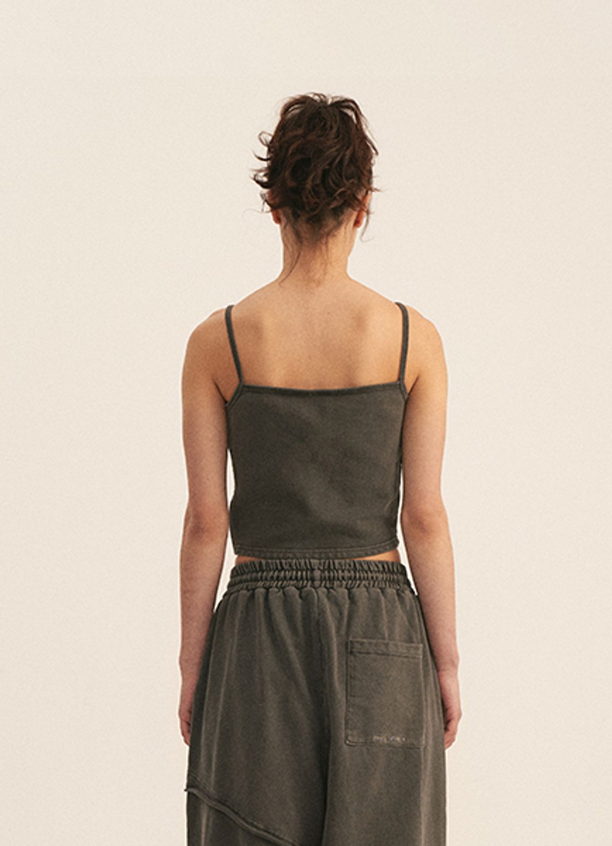 엠티오티(MTOT) Pigment Zipper Sleeveless (Charcoal)