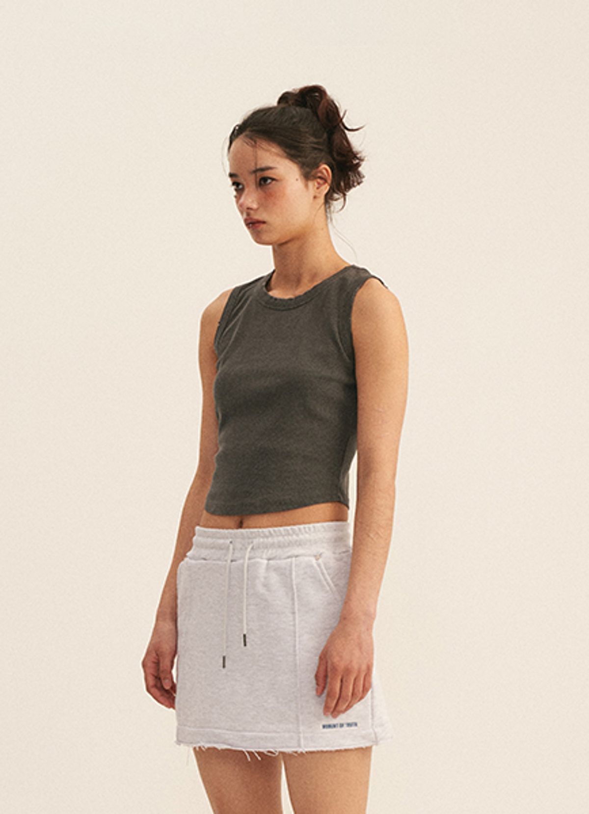 엠티오티(MTOT) Vintage Cropeed sleeveless (Charcoal)