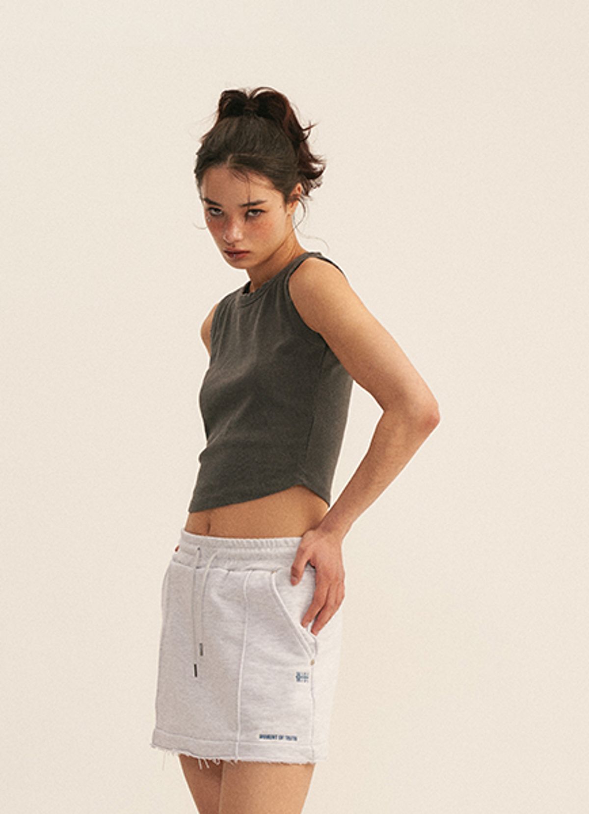 엠티오티(MTOT) Vintage Cropeed sleeveless (Charcoal)