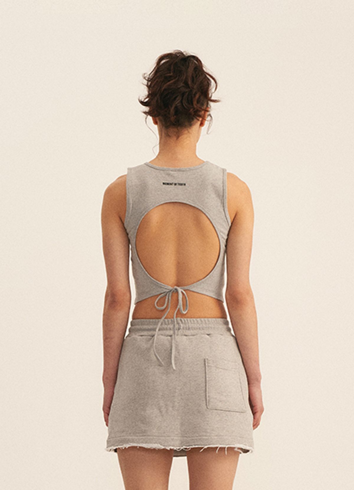 엠티오티(MTOT) Back Open Sleeveless (Grey)