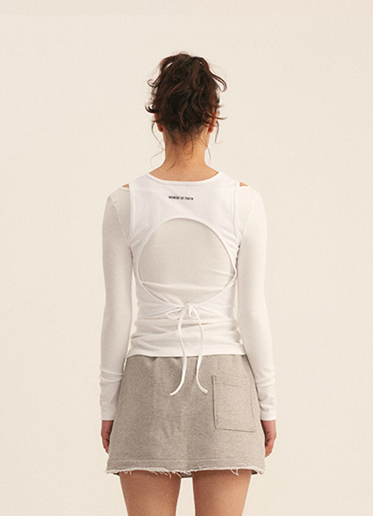 엠티오티(MTOT) Oepn-Back Sleeveless (White)