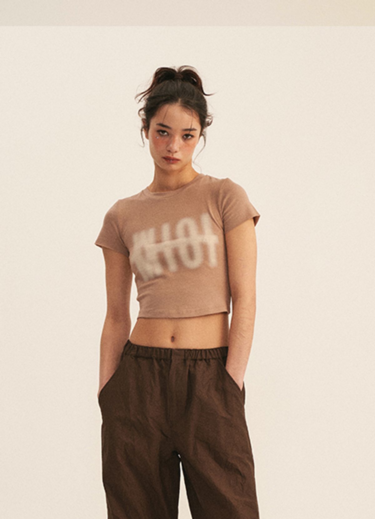 엠티오티(MTOT) Raw-Hem Cropped T-shirt (Beige)