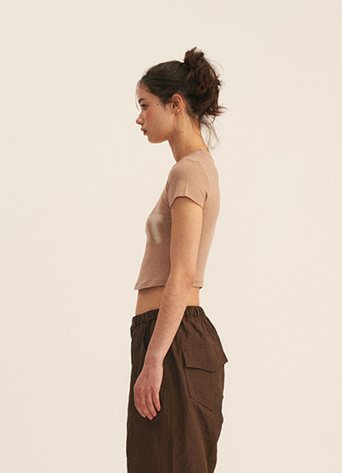 엠티오티(MTOT) Raw-Hem Cropped T-shirt (Beige)