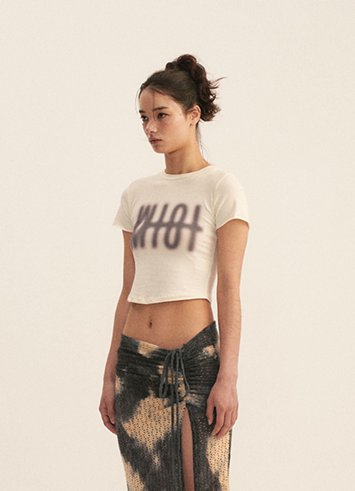 엠티오티(MTOT) Raw-Hem Cropped T-shirt (Cream)