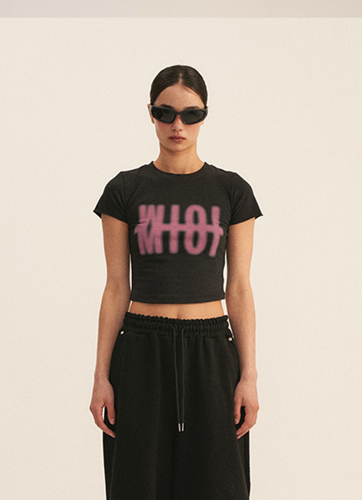 엠티오티(MTOT) Raw-Hem Cropped T-shirt(Black)