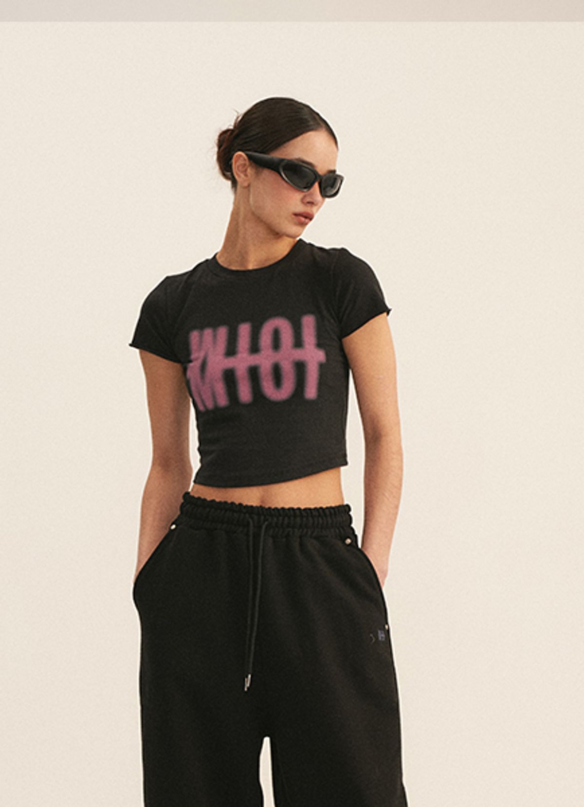 엠티오티(MTOT) Raw-Hem Cropped T-shirt(Black)