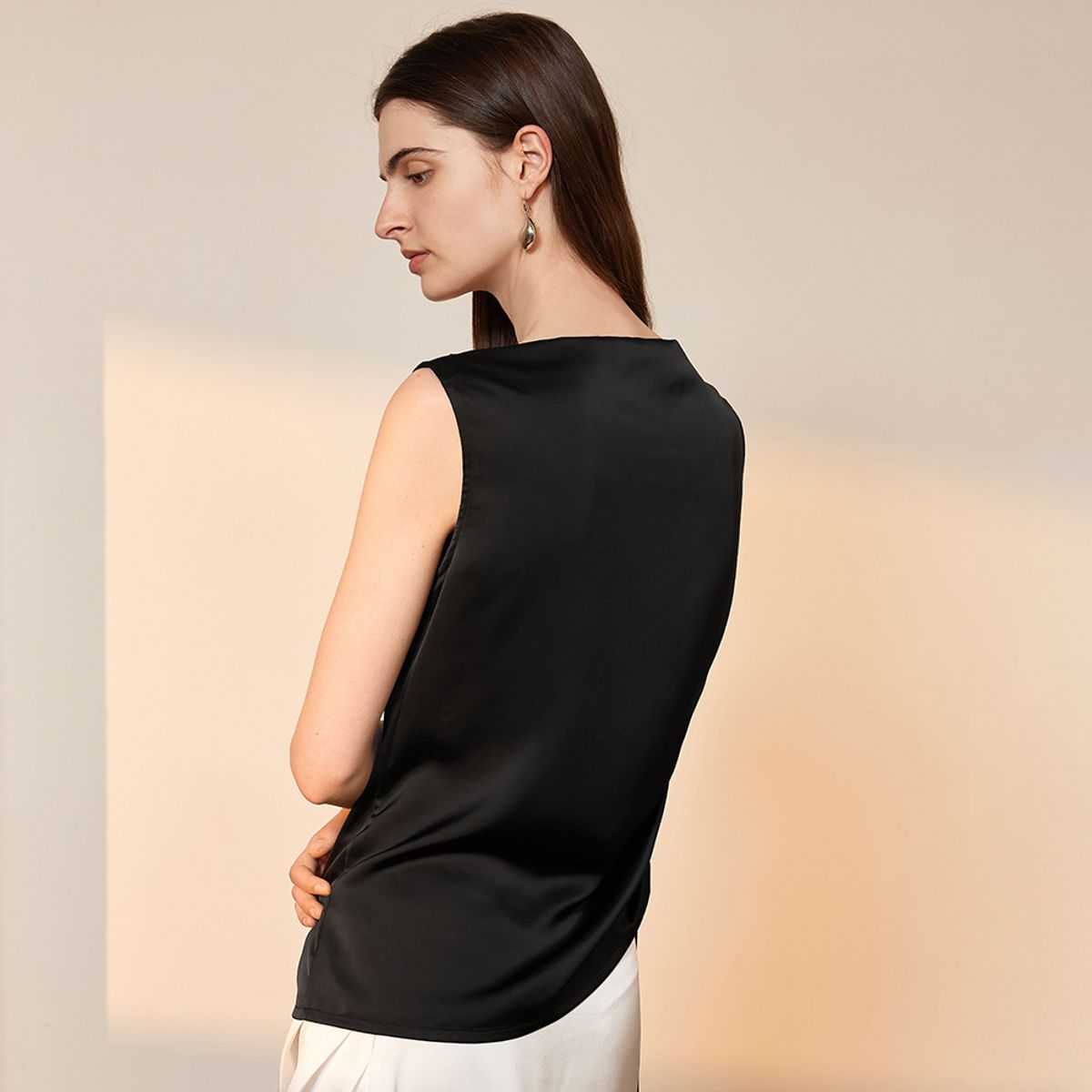 와이와이아이엠(YYIAM) YY_Glossy drawstring sleeveless top