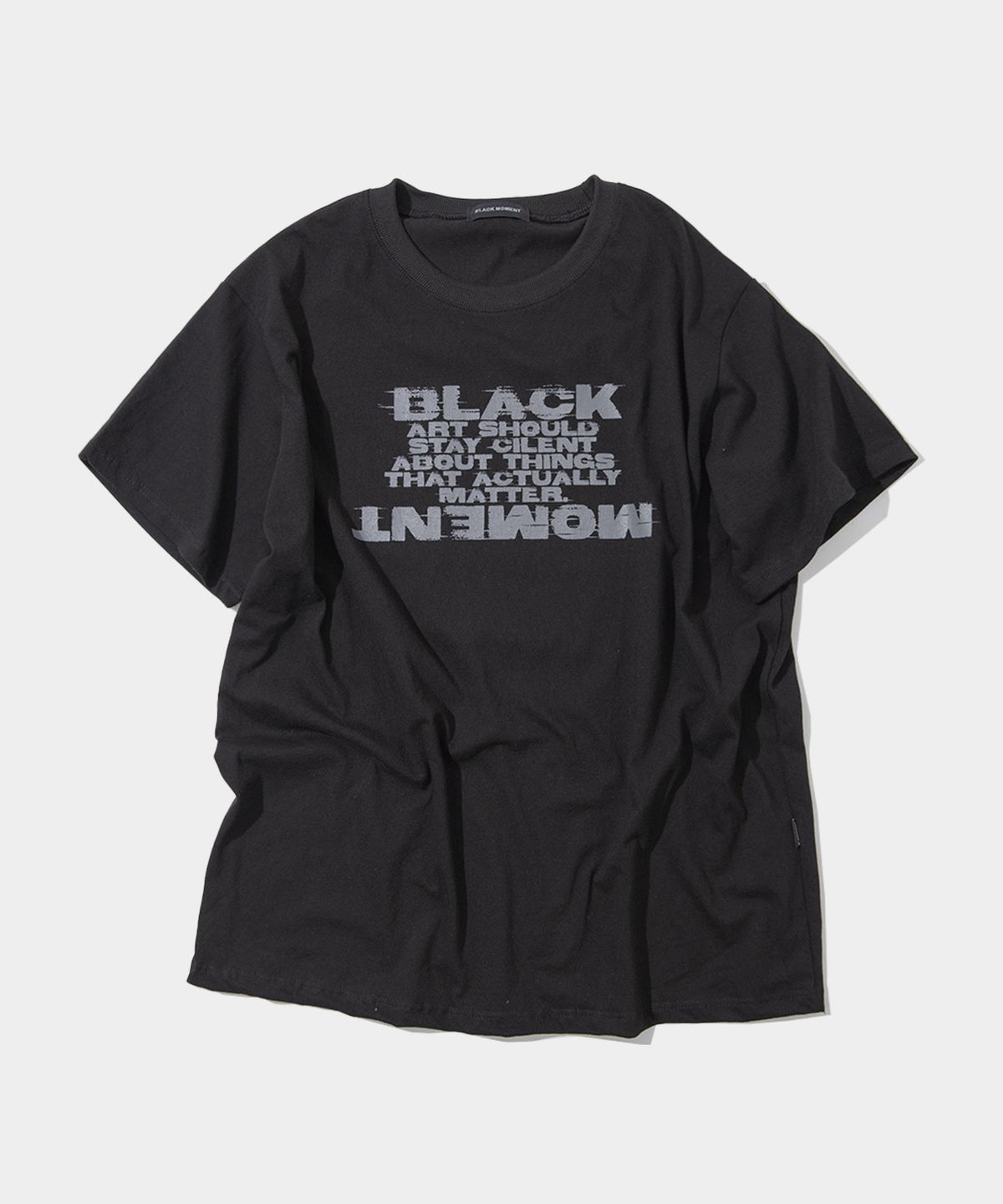 블랙모먼트(BLACK MOMENT) 스크래치 로고 레터링 빈티지 그래픽 반팔 오버핏 티셔츠 _ 3COLOR