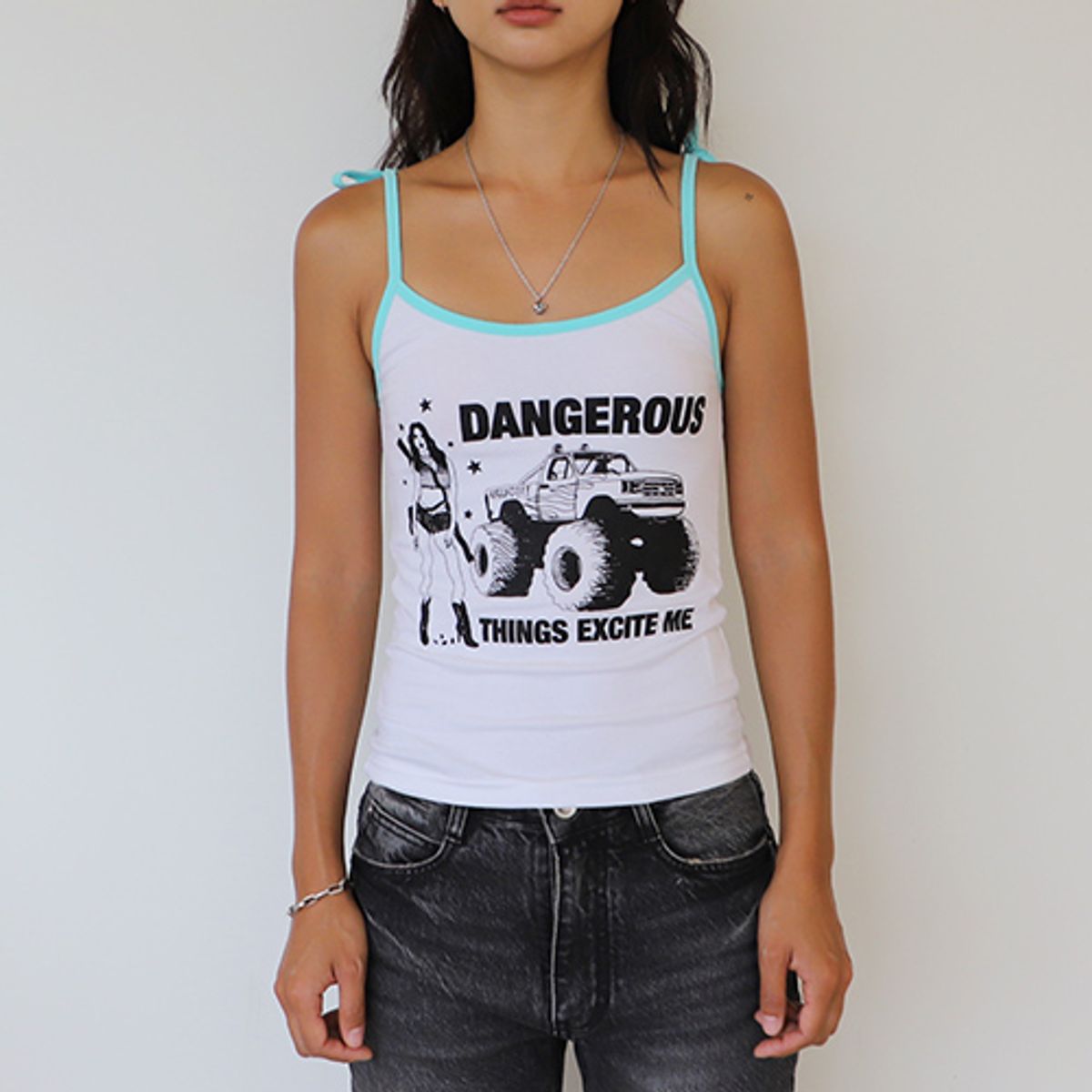 크루치(KRUCHI) DANGEROUS CROP SLEEVELESS (WHITE MINT)