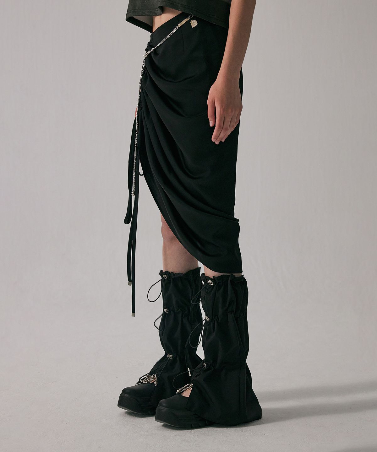 트리밍버드(TREEMINGBIRD) Shirring Strap Long Skirt [ Black ]