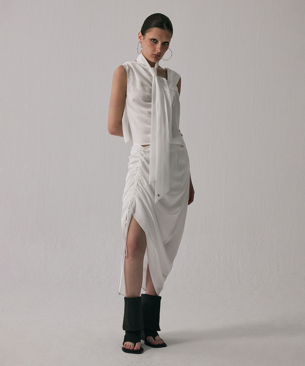 트리밍버드(TREEMINGBIRD) Shirring Strap Long Skirt [ White ]