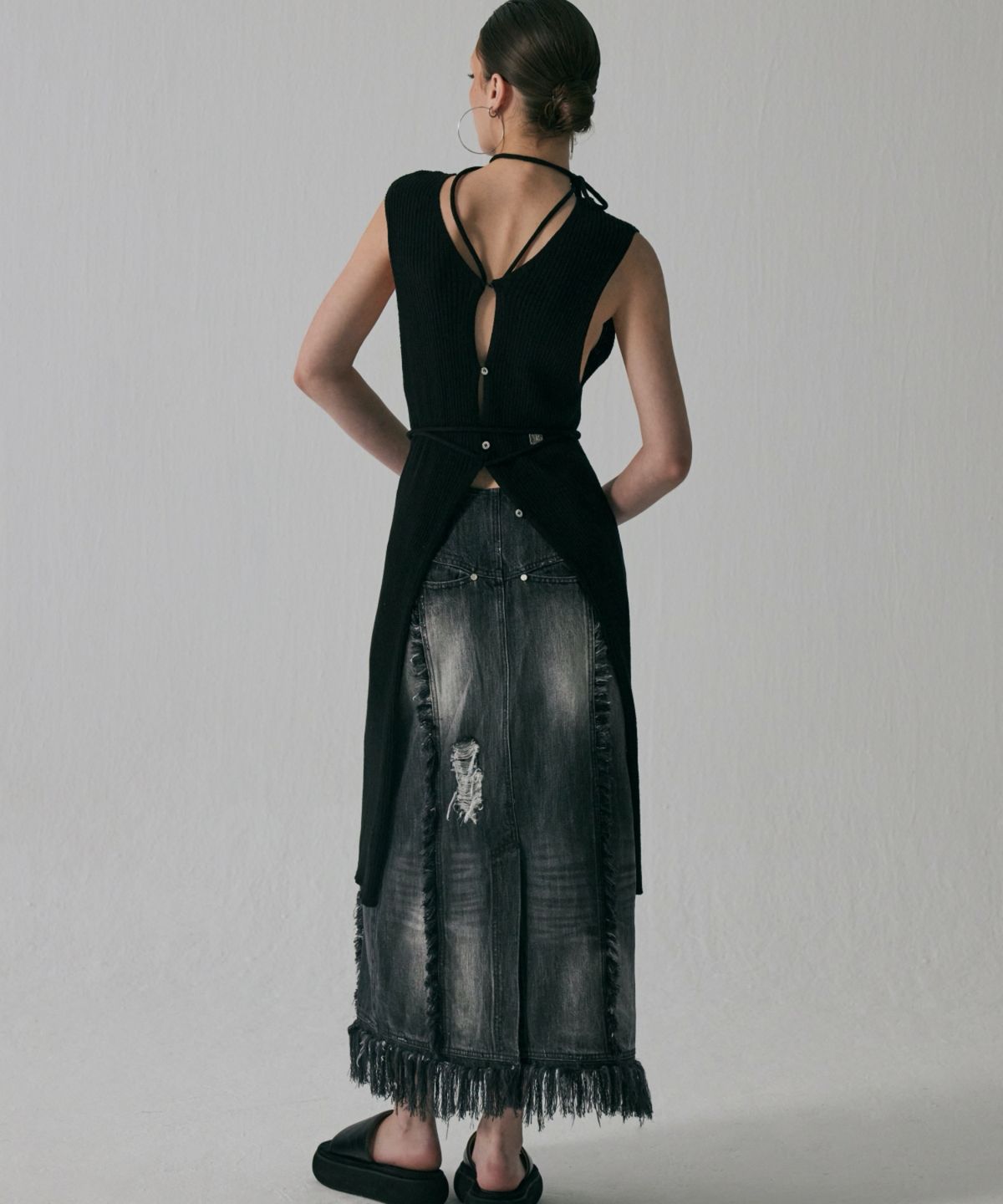 트리밍버드(TREEMINGBIRD) 2-way Strap Sleeveless Knit [ Black ]