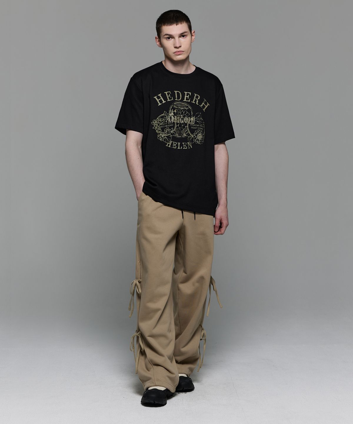 헤더헬렌(HEDER HELEN) MARIGOLD BLACK HALF-T