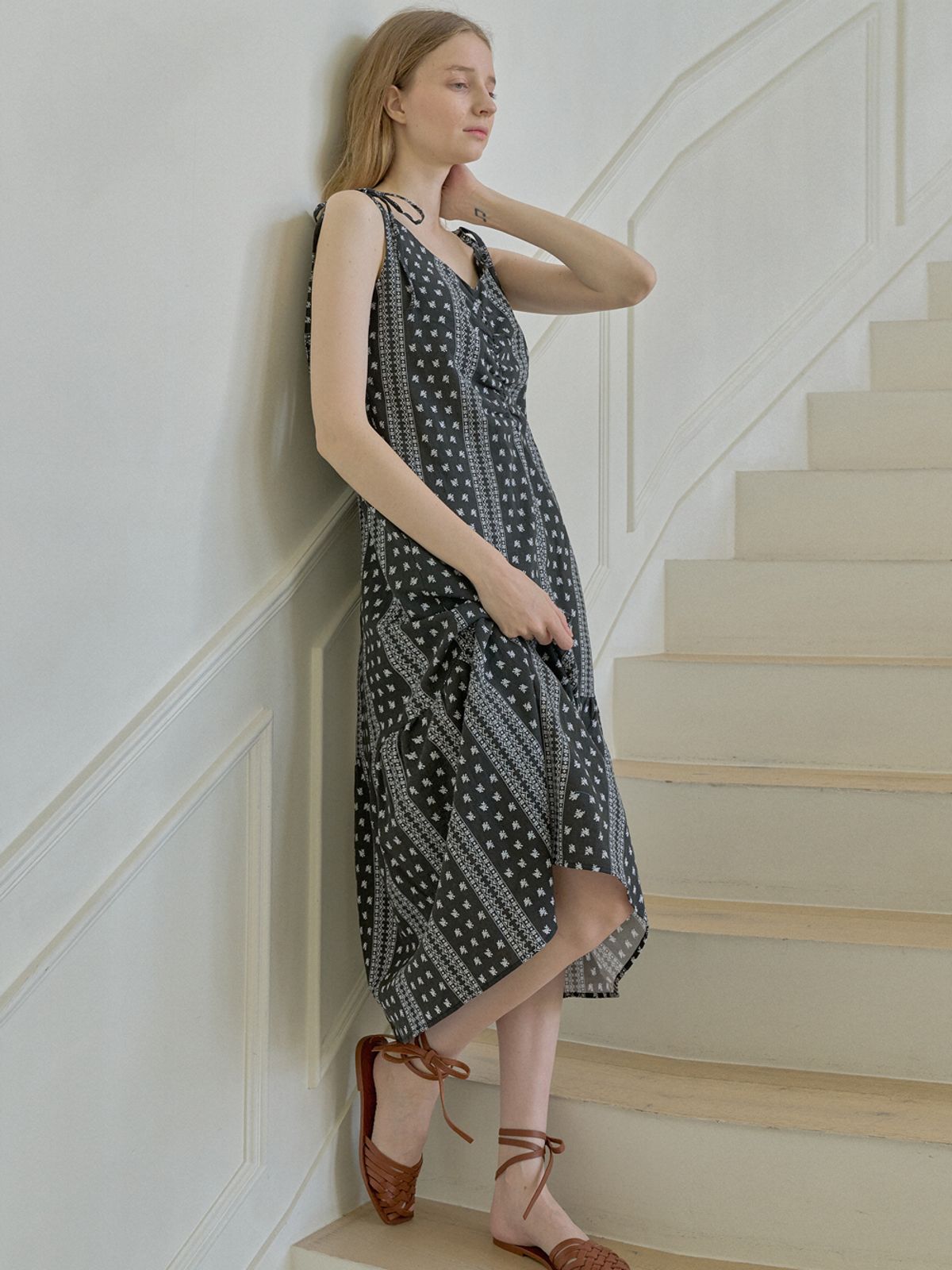 아방(AVANT-G) Ethnic Pattern Ribbon Dress - BLACK