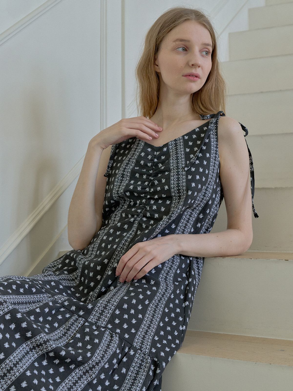 아방(AVANT-G) Ethnic Pattern Ribbon Dress - BLACK