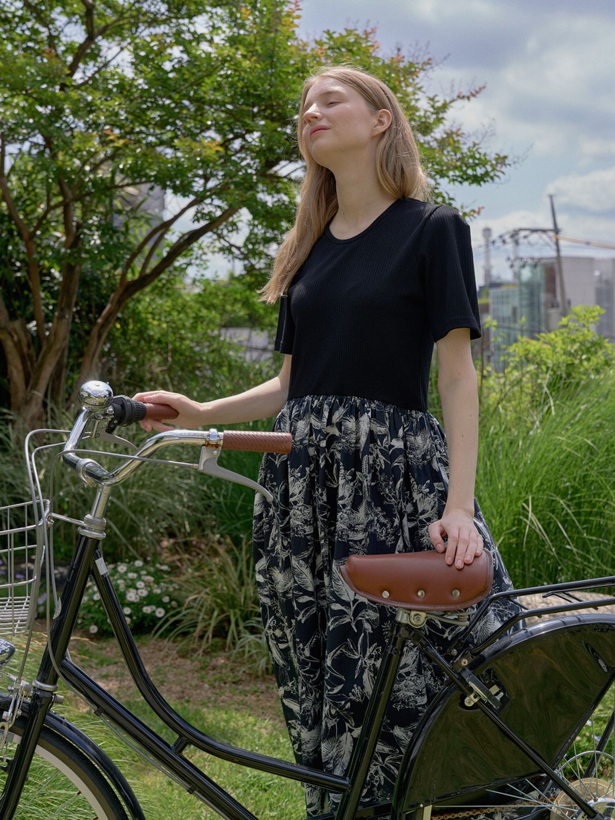 아방(AVANT-G) Leaf Pattern Daily Shirring Dress - BLACK