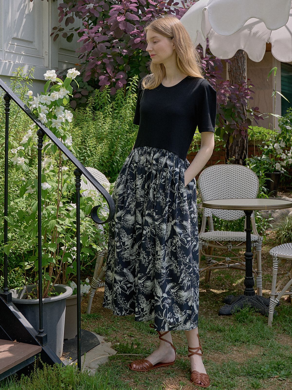 아방(AVANT-G) Leaf Pattern Daily Shirring Dress - BLACK