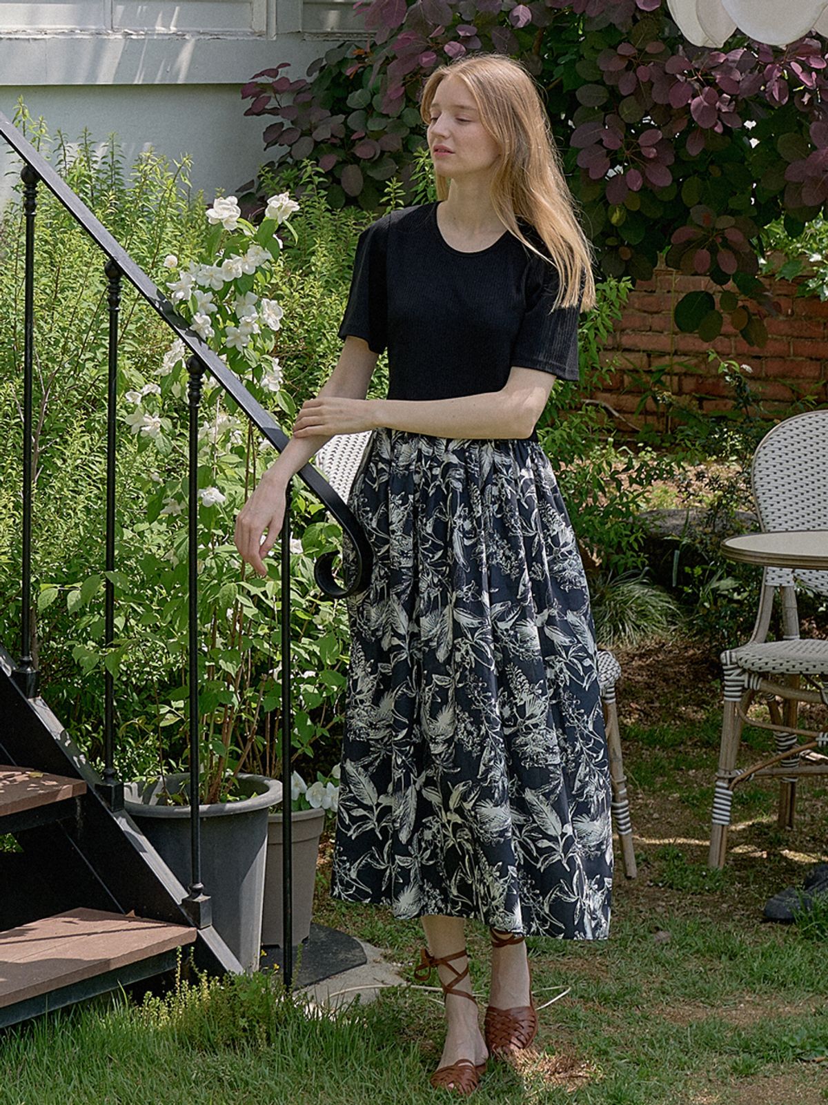 아방(AVANT-G) Leaf Pattern Daily Shirring Dress - BLACK