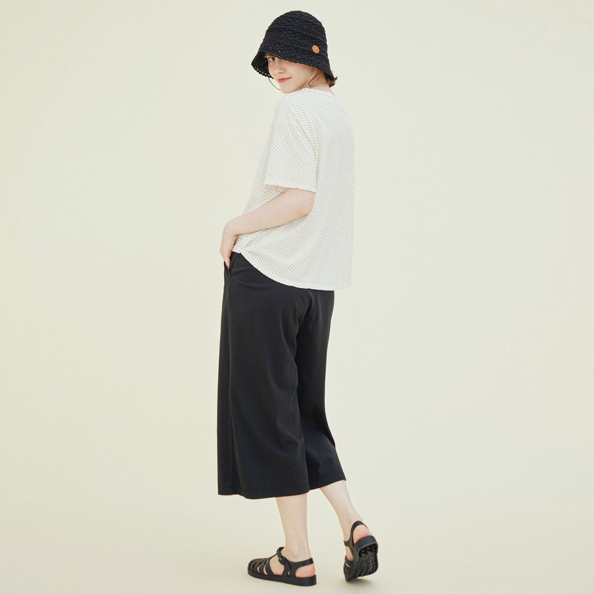 치키타(CHIQUITA) 루즈 T 4부 (도트) 블랙 242602OBK