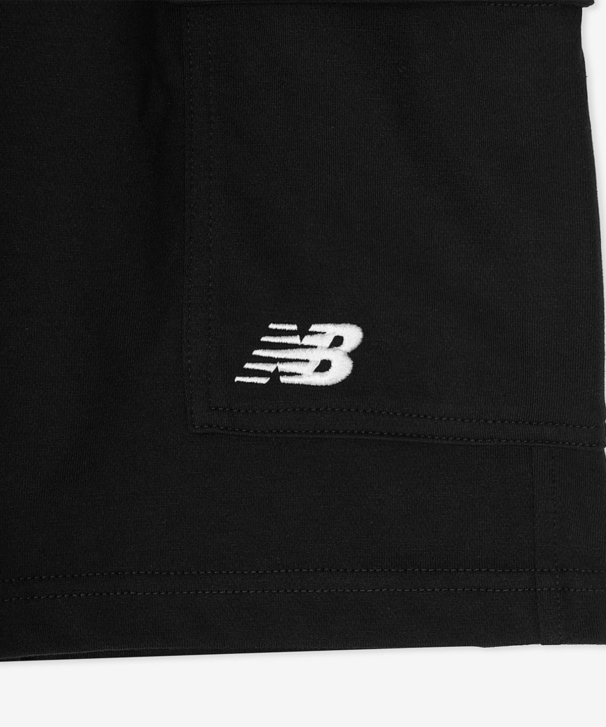 뉴발란스(NEW BALANCE) NBNVGCO263 / UNI 에센셜 5.5부 카고 쇼츠 (BLACK)
